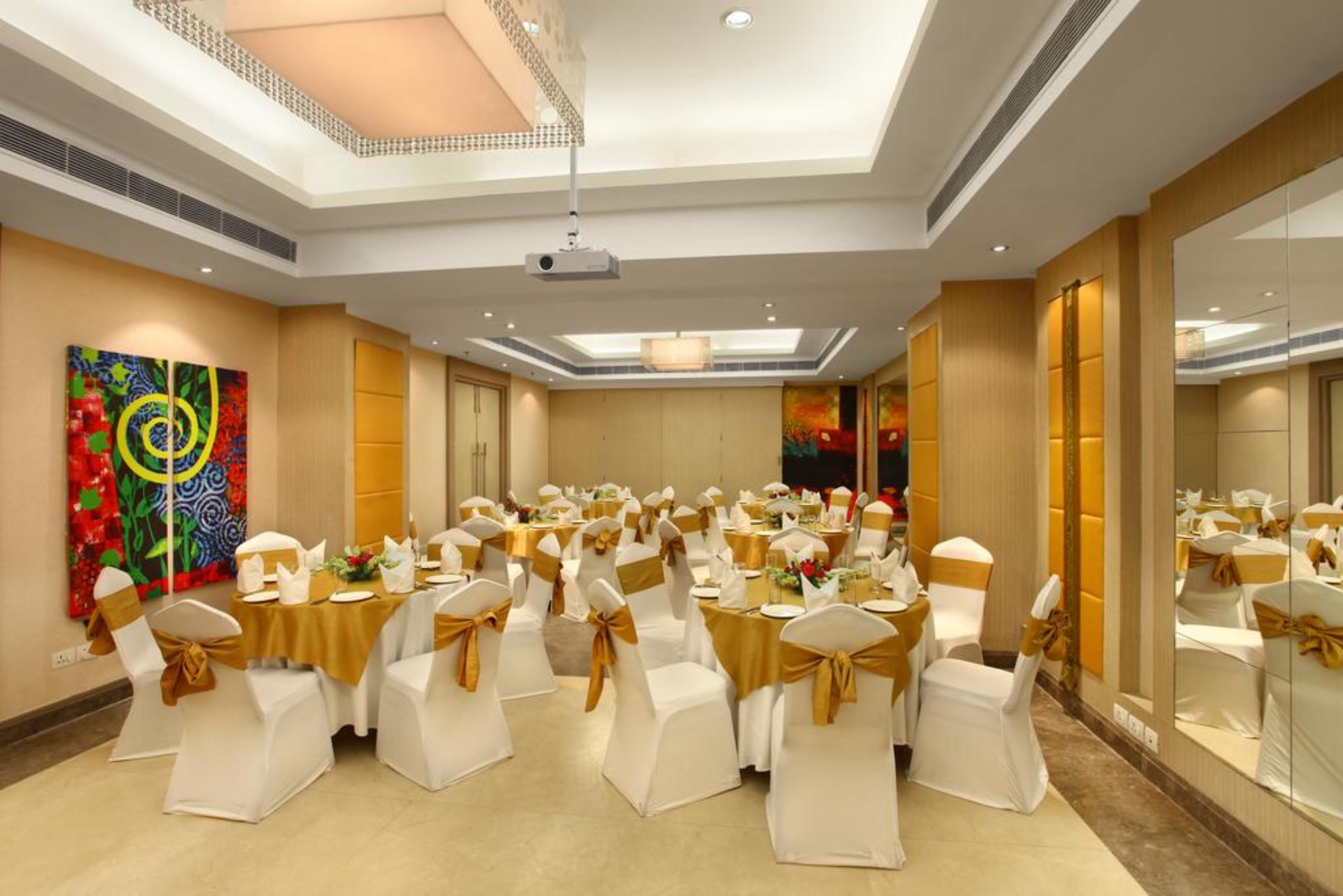 The Ashtan Sarovar Portico Yeni Delhi Dış mekan fotoğraf