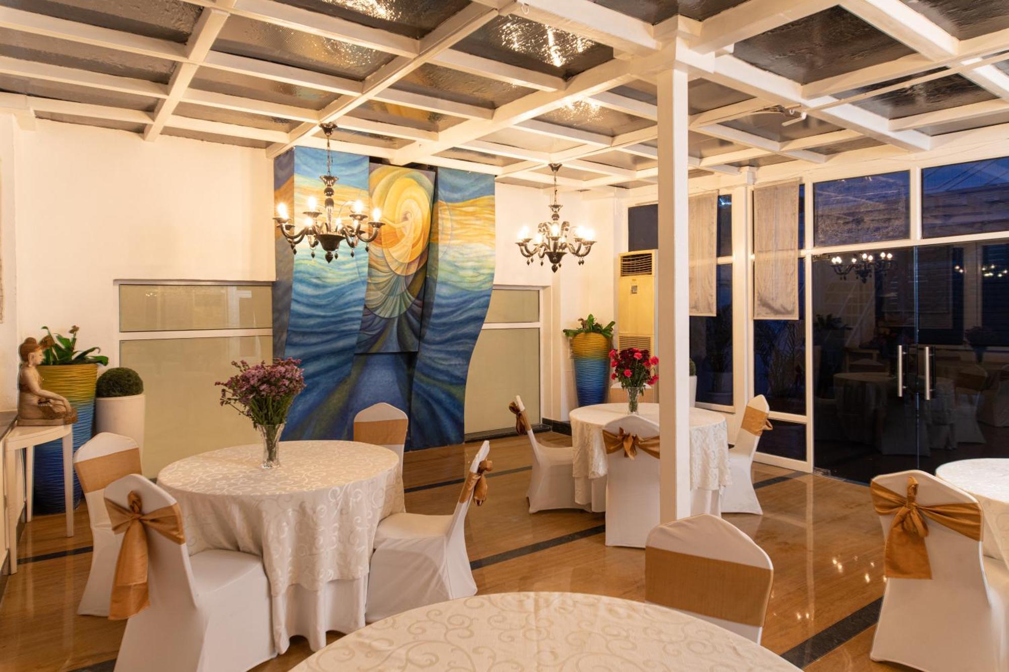 The Ashtan Sarovar Portico Yeni Delhi Dış mekan fotoğraf