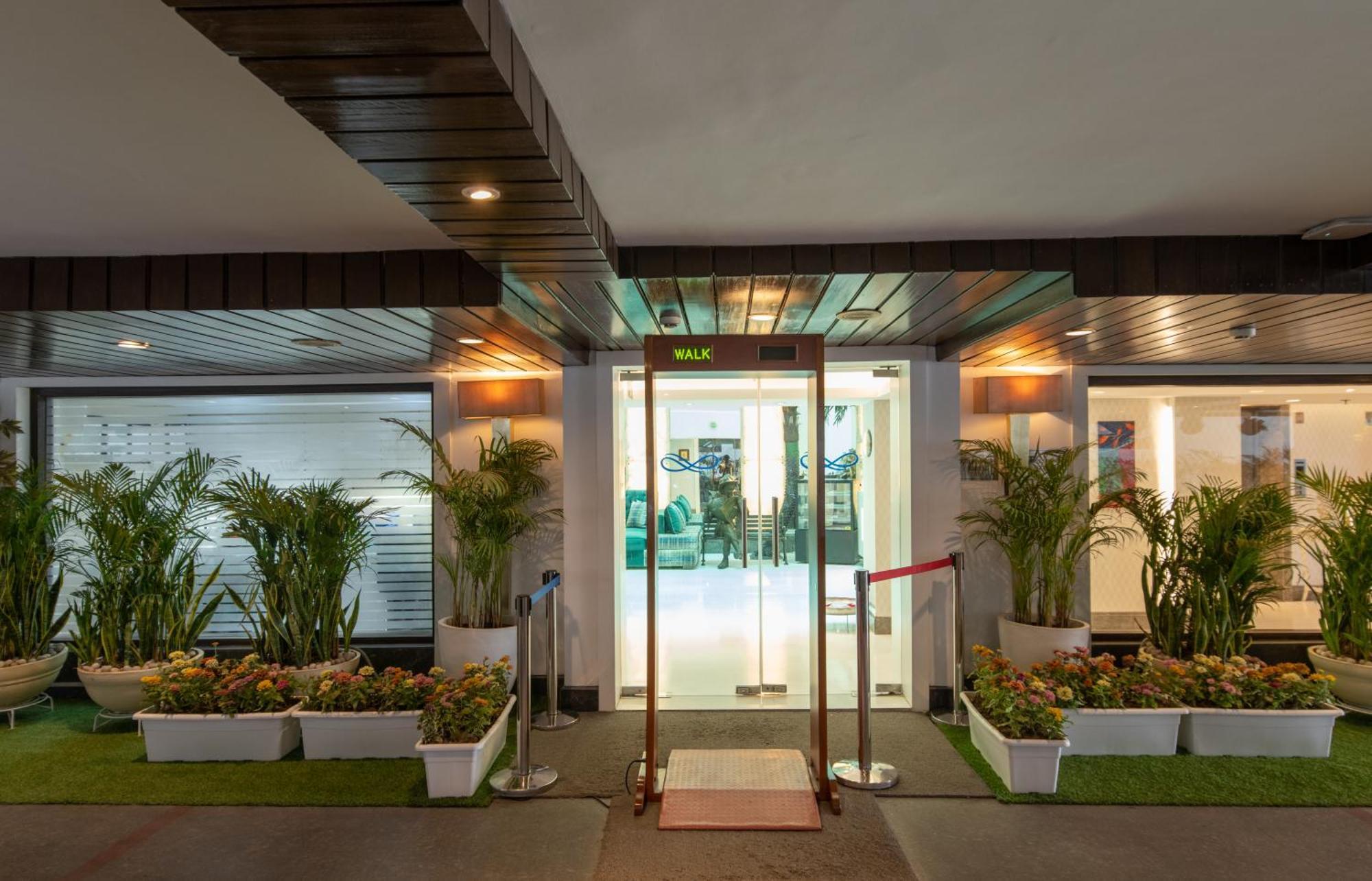 The Ashtan Sarovar Portico Yeni Delhi Dış mekan fotoğraf