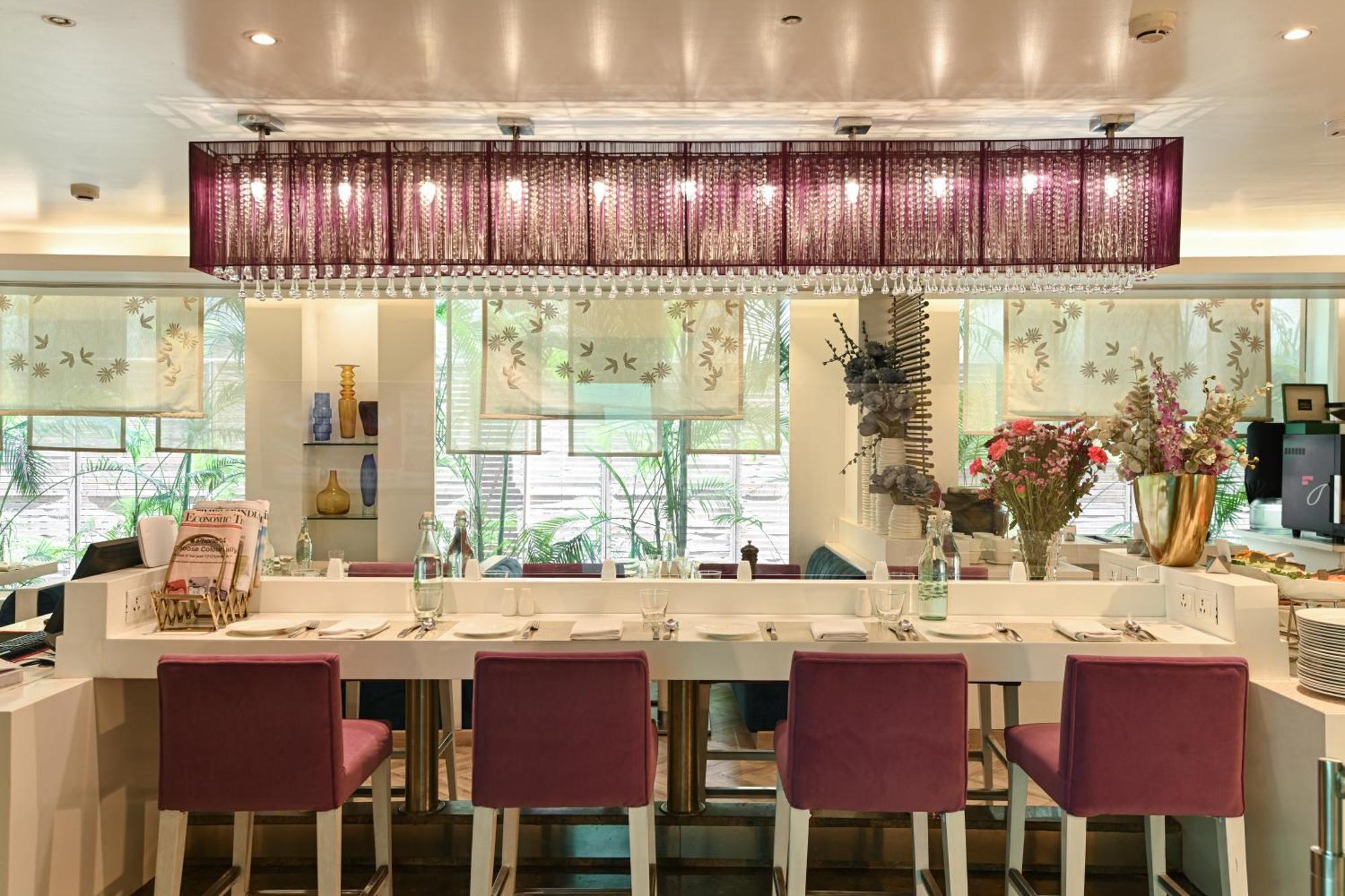 The Ashtan Sarovar Portico Yeni Delhi Dış mekan fotoğraf