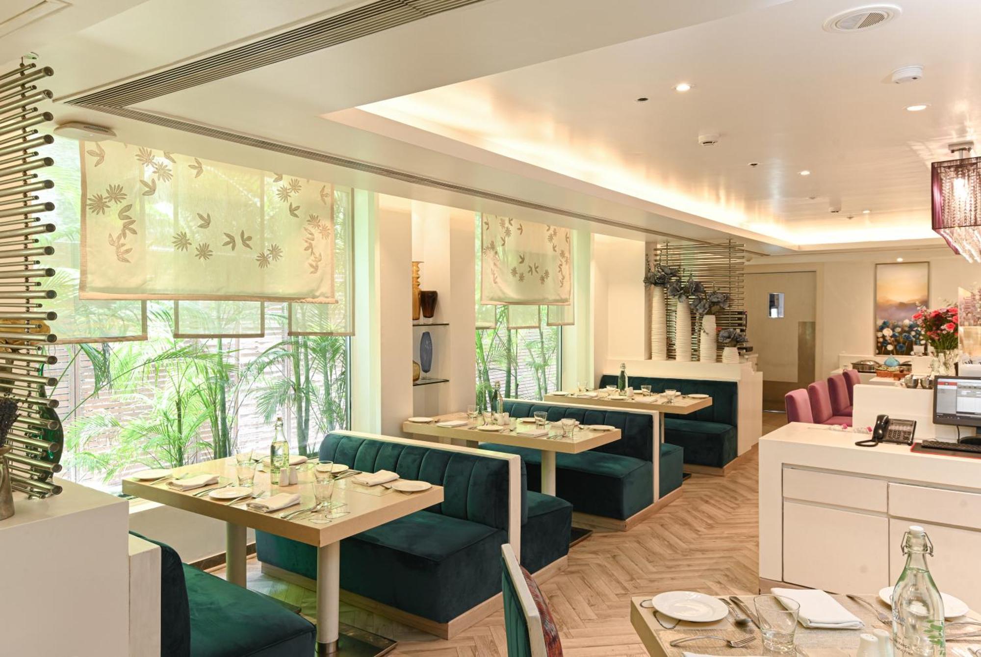 The Ashtan Sarovar Portico Yeni Delhi Dış mekan fotoğraf